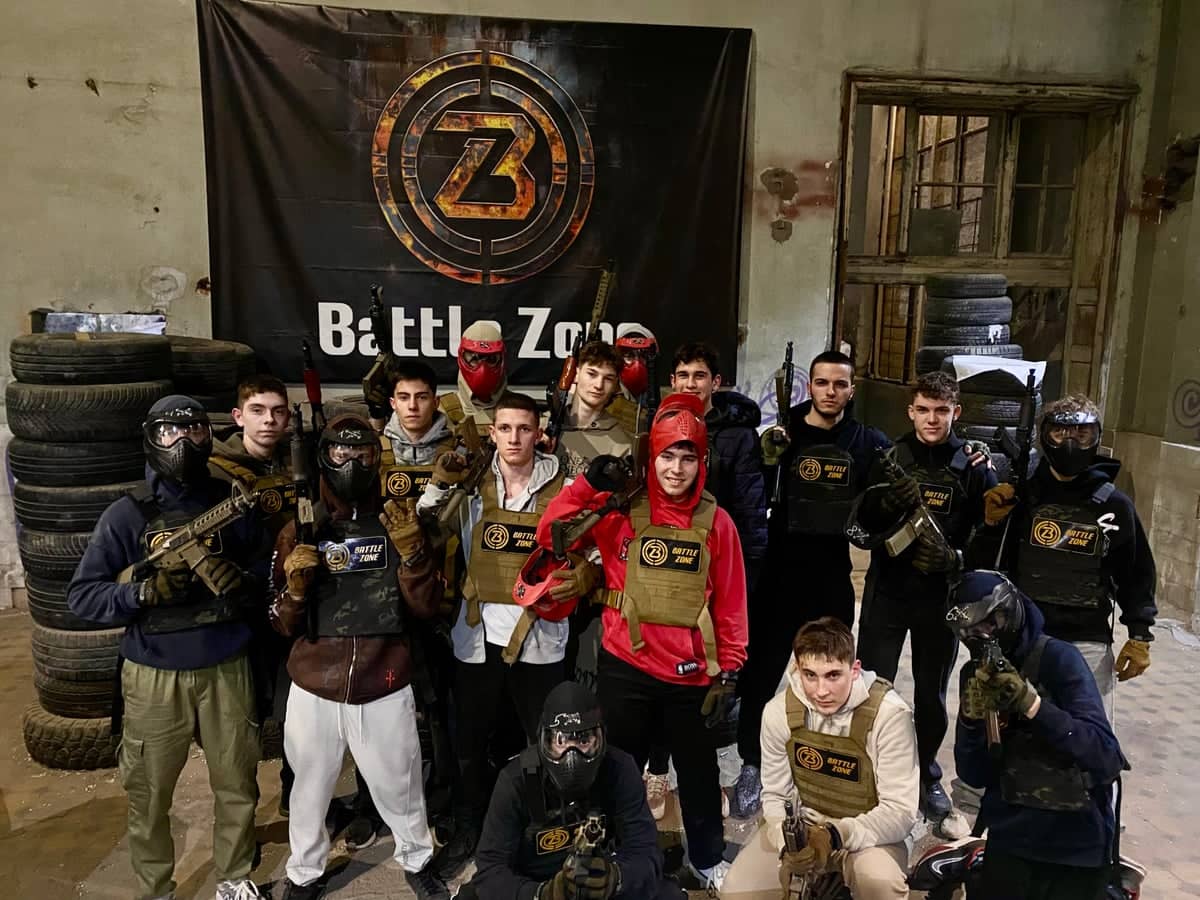 Отбор играчи с еърсофт екипировка в Battlezone арена Варна